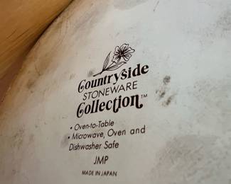 Countryside Stoneware Collection Covered Casserole Dish