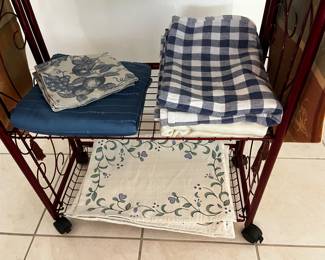Tablecloths and placemats 