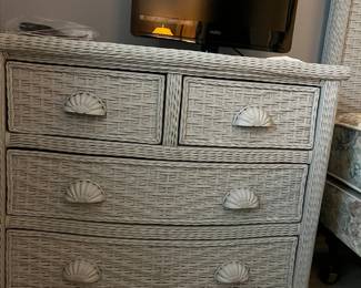 Wicker chest