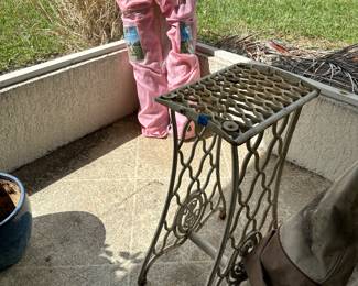 Wrought iron table & pink beach chairs