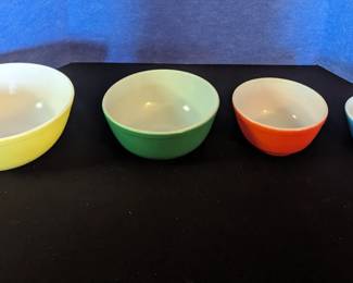 Pyrex bowls