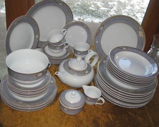 Royal Copenhagen service for 6