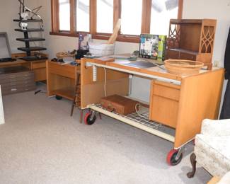 UPSTAIRS PRIMARY BEDROOM OVERVIEW