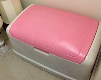 Storage chest for toys