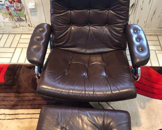 Ekorness Stressless leather recliner & ottoman