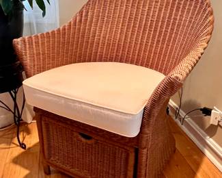 Wicker chair w/pull out storage basket 