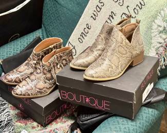 Ladies Boots, Size 10, in orig boxes