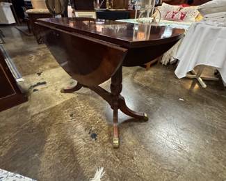 Antique Double Drop Leaf Mahogany Round Table 