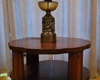 Neoclassic Lamp and Round unique table