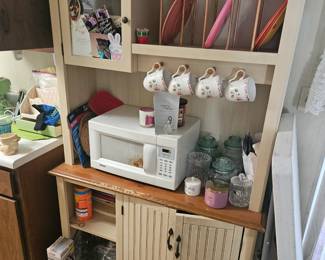 Not enough kitchen cabinets? Here's your solution $85
Just needs a little TLC painting perhaps 