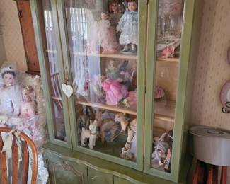 Country style painted hutch 
$150