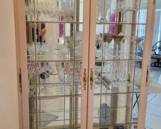 Lighted display cabinet