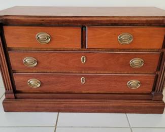 Lane cedar chest
