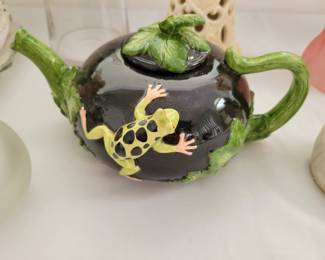 Frog teapot