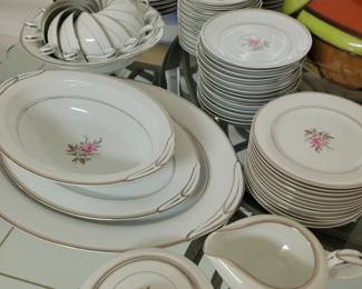 Noritake, serv. for 10