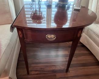 Really nice High Quality Double Drop Leaf End Table from Sherrill Occasional CTH