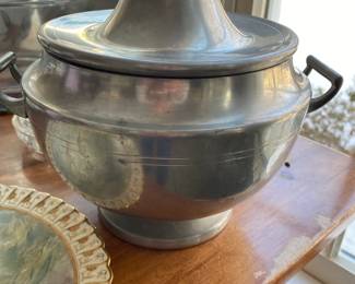 Woodbury Pewter Covered Soup Tureen 