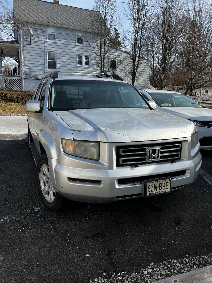 2006 Honda Ridgeline
vin
2HJYK16576H543769
160k mileage