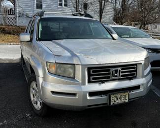 2006 Honda Ridgeline
vin
2HJYK16576H543769
160k mileage