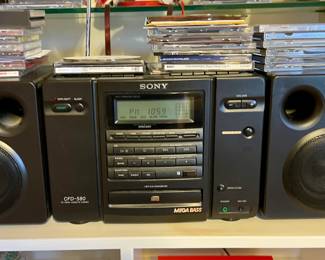Sony portable stereo with CDs