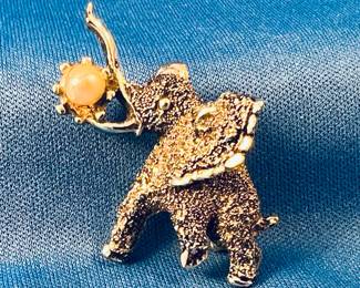 Vintage silver plate elephant pin with pearl