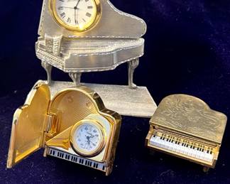Miniature piano clocks