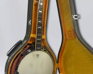 Aria 5String Banjo With Remo Weatherking Head  Case