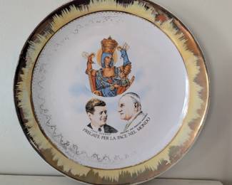 John Kennedy and Joanne XXIII Pontifex Maximus Commemorative Plate
Diamond one Laveno

10"