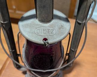 Dietz Monarch Red Globe Railroad Lantern
Fitzall New York USA

13" height
