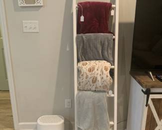 Blanket ladder and blankets