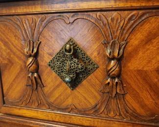 Fine carving and detail 