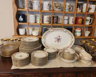 Royal Beyreuth Bavaria Dinnerware set. Gold rimmed. Large set!