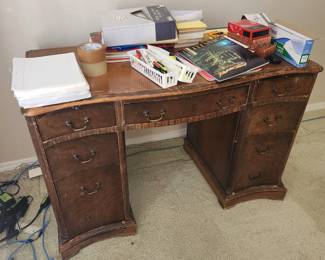 Vintage desk. Would look lovely with a paint job!