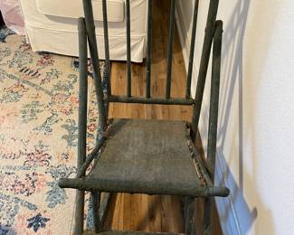 ANTIQUE CHAIR