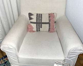 CHAIR WITH REMOVABLE/WASHABLE COVER 