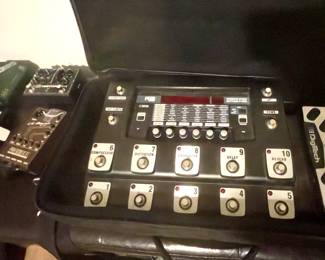 DIGITECH RP1000 MULTI EFFECT PEDAL BOARD