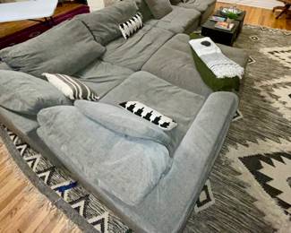 6 PIECE SECTIONAL- MULTIPLE CONFIGURATIONS - MAY BE CHANGE TO FIT YOUR ROOM- SLEEPS 3 COMFORTABLY 