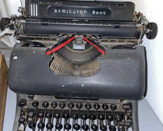 VINTAGE REMINGTON TYPEWRITER 