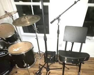 MIC STANDS, MUSIC STANDS 