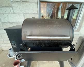 TRAGER SMOKER 