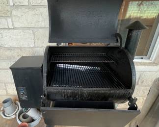 TRAEGER SMOKER 