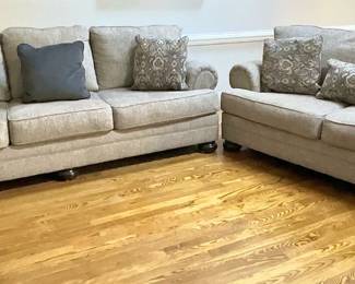 Beautiful Sofa Set 
