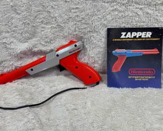 Nintendo NES Zapper 1985
