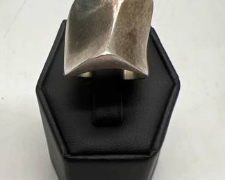 Modernist Style Solid Sterling Silver Ring Size 7
