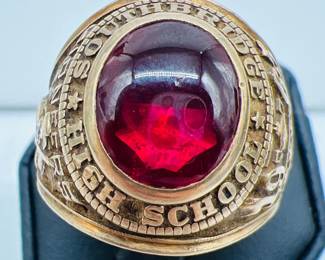 10K Gold Mens Class Ring Size 11
