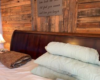 king sleigh bed w/footboard