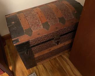 vintage round top trunk