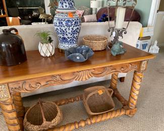 love this sofa/foyer table