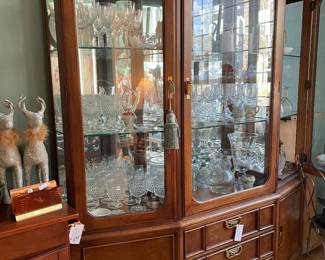 thomasville china cabinet