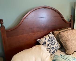queen bed, wood head & footboard